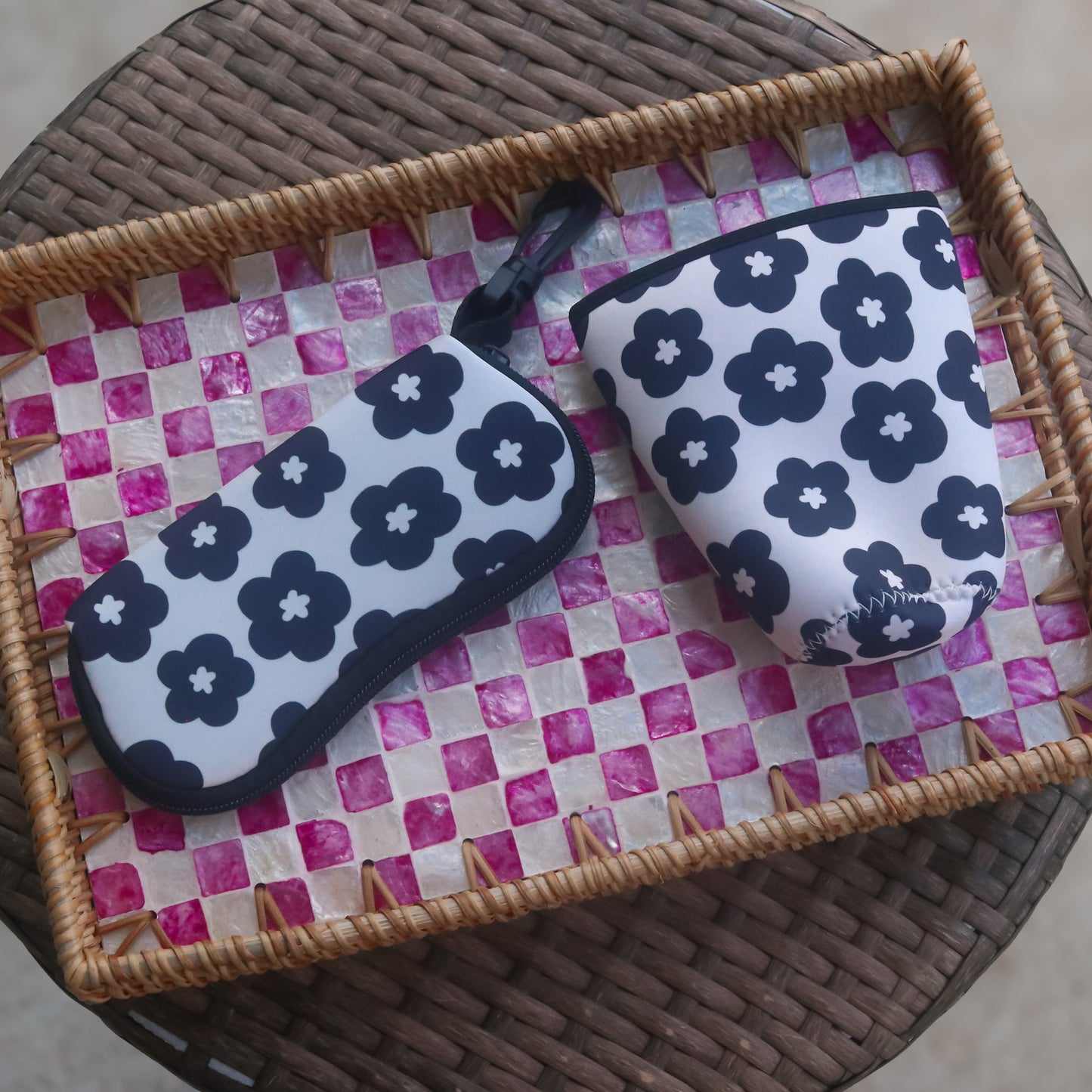 WHITE FLOWER SOFT SUNGLASSES HOLDER